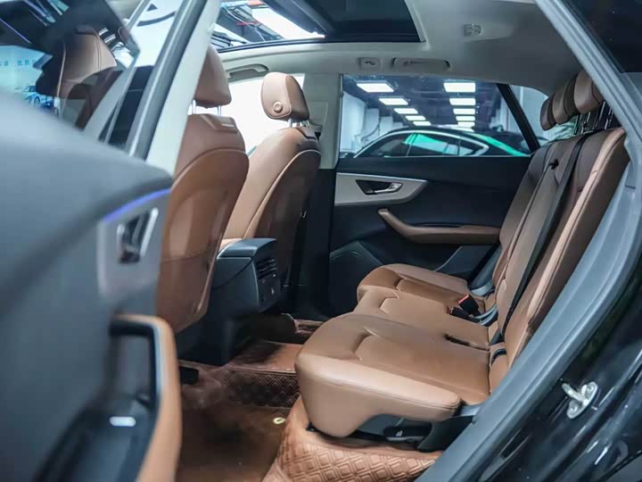 Фото 5 - Audi Q8