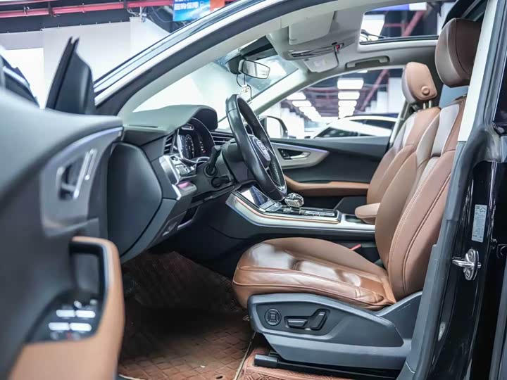 Фото 6 - Audi Q8