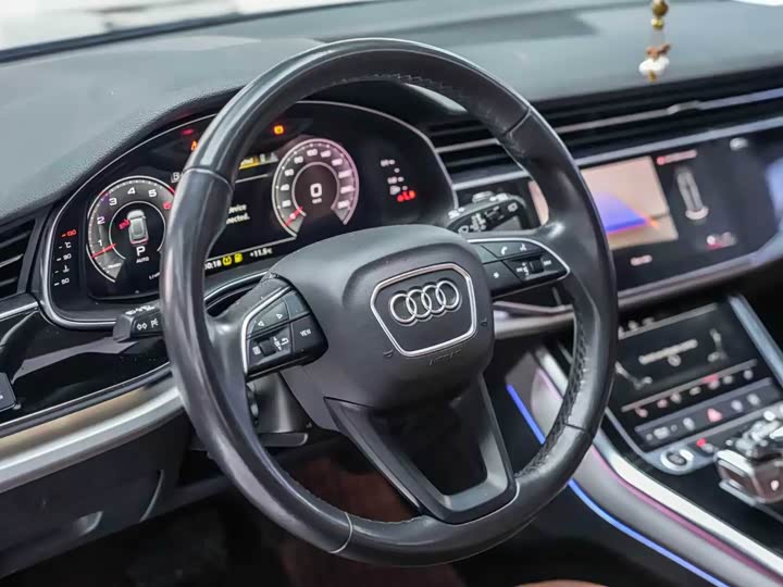 Фото 7 - Audi Q8