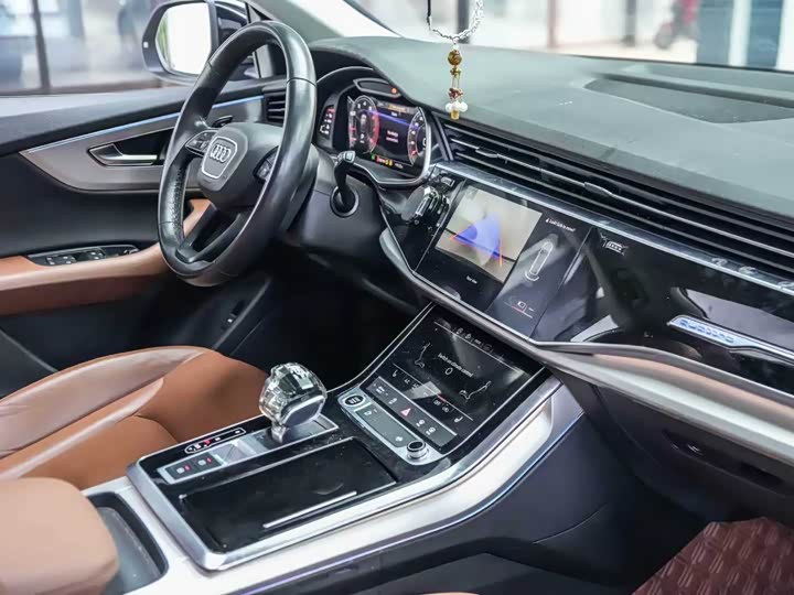 Фото 8 - Audi Q8