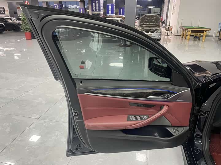 Фото 5 - BMW 5 Series