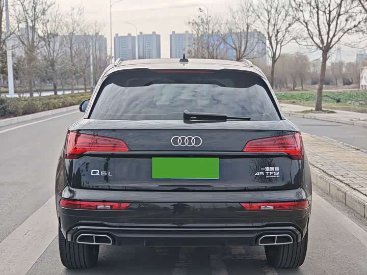 Фото 5 - Audi Q5L