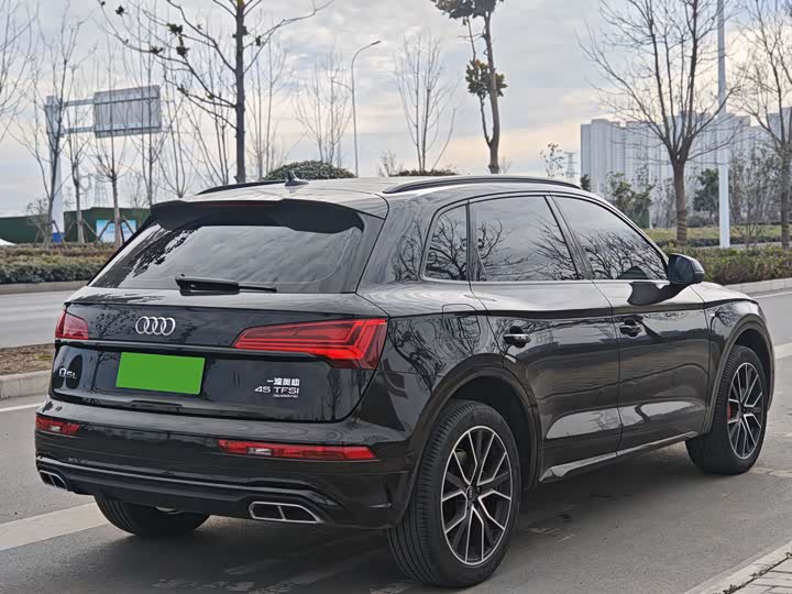 Фото 6 - Audi Q5L