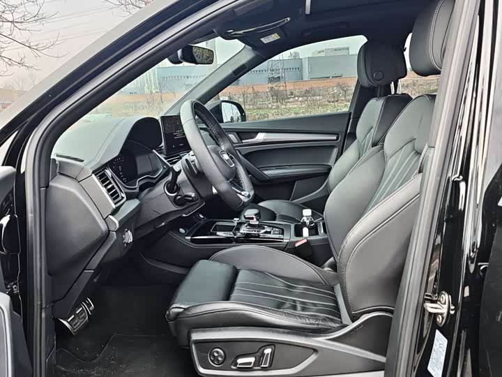 Фото 8 - Audi Q5L