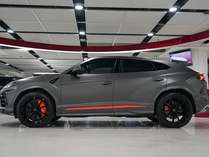 Фото 4 - Lamborghini Urus