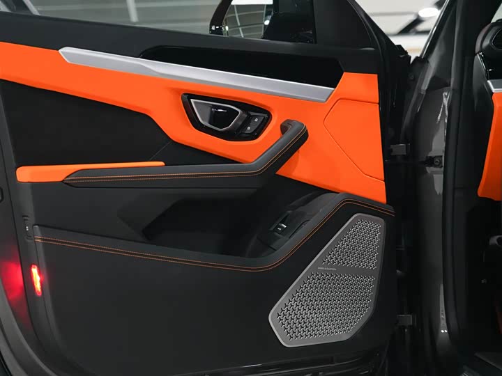 Фото 9 - Lamborghini Urus