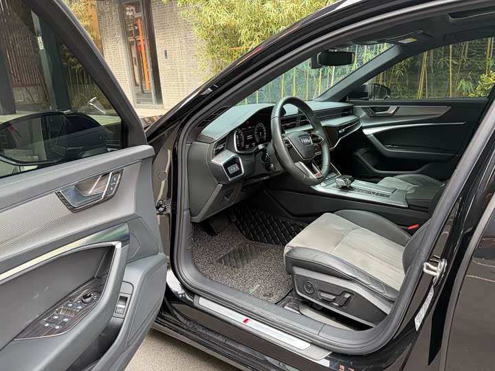 Фото 4 - Audi A6L