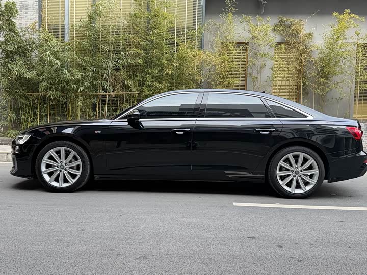 Фото 8 - Audi A6L