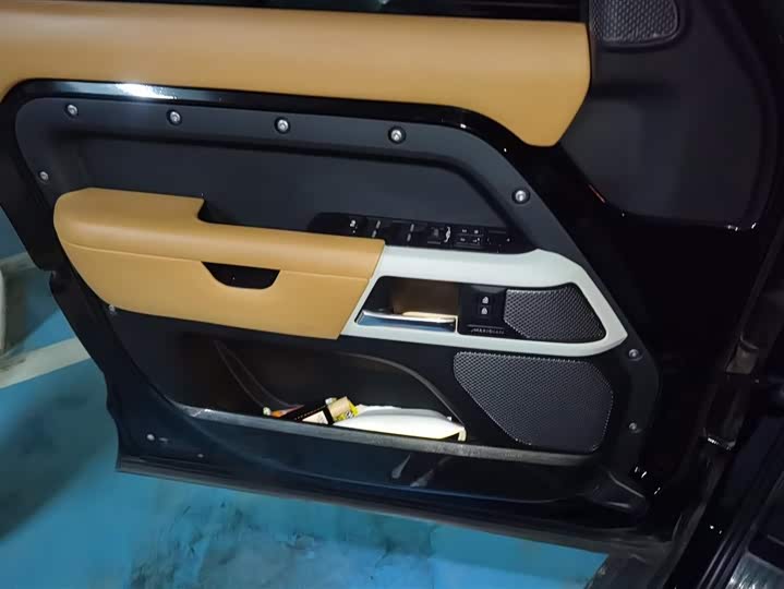 Фото 7 - Land Rover Defender