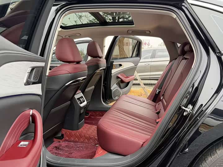 Фото 8 - Hongqi H5