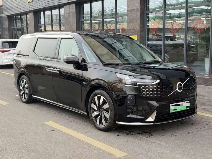 Фото 3 - Volvo EM90