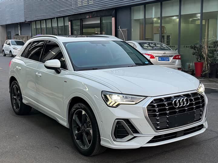 Фото 4 - Audi Q3