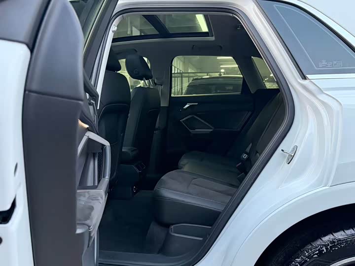 Фото 6 - Audi Q3