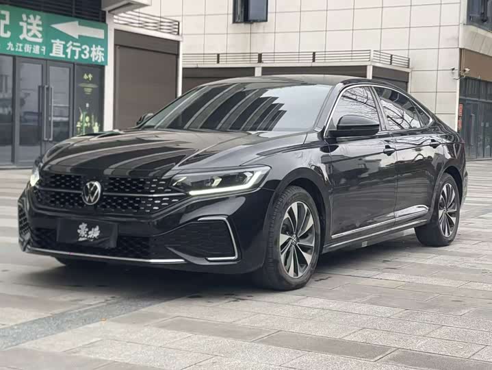 Фото 1 - Volkswagen Passat