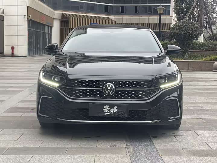 Фото 2 - Volkswagen Passat