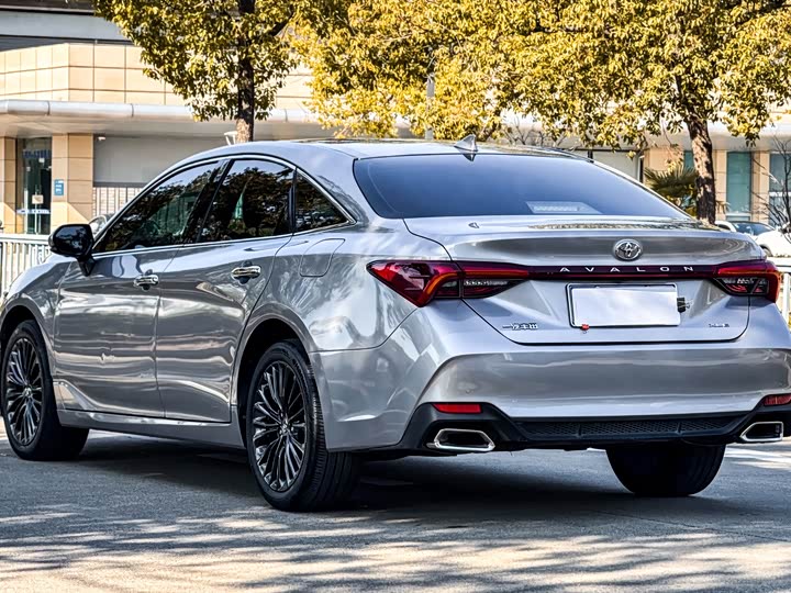 Photo 4 - Toyota Avalon