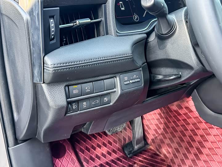 Photo 8 - Toyota Avalon