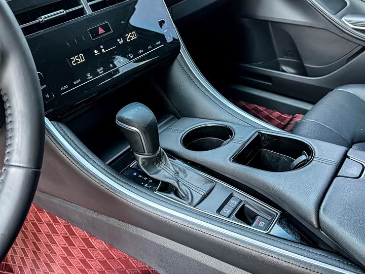 Photo 9 - Toyota Avalon