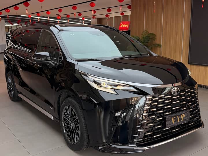 Фото 3 - Toyota Granvia