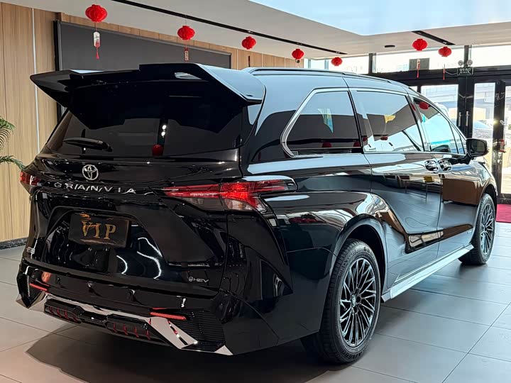 Фото 4 - Toyota Granvia