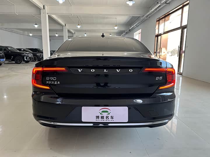 Фото 4 - Volvo S90