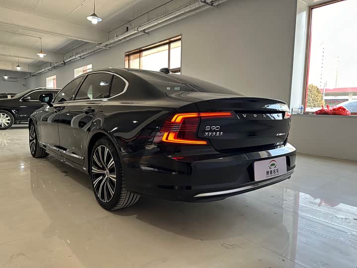Фото 5 - Volvo S90