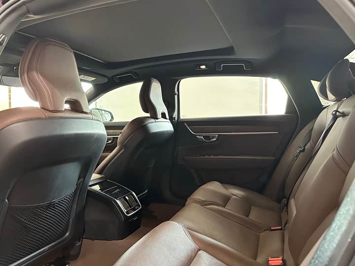 Фото 8 - Volvo S90