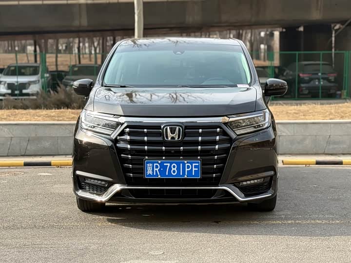 Фото 2 - Honda Elysion