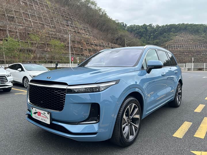 Фото 1 - LiXiang One