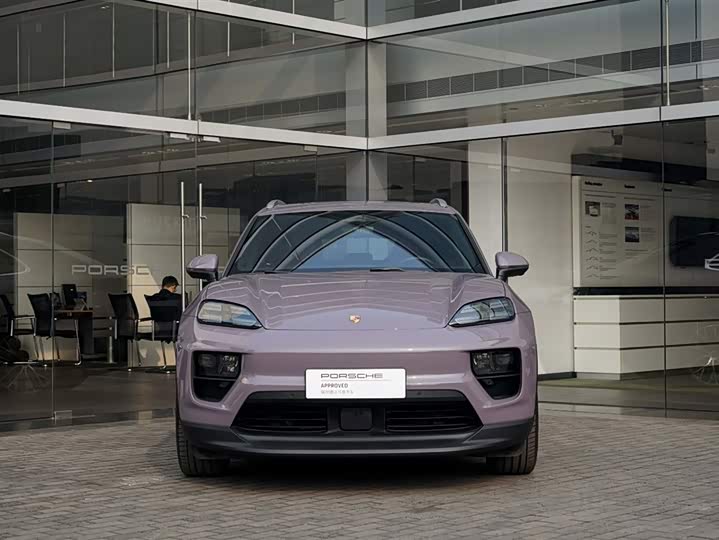 Фото 2 - Porsche Macan EV