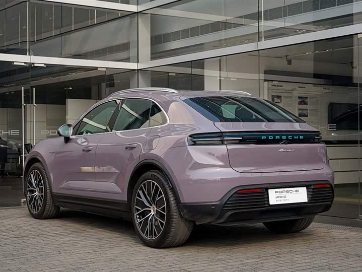 Фото 4 - Porsche Macan EV