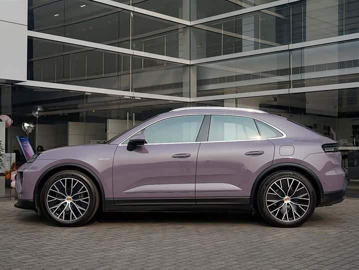 Фото 5 - Porsche Macan EV