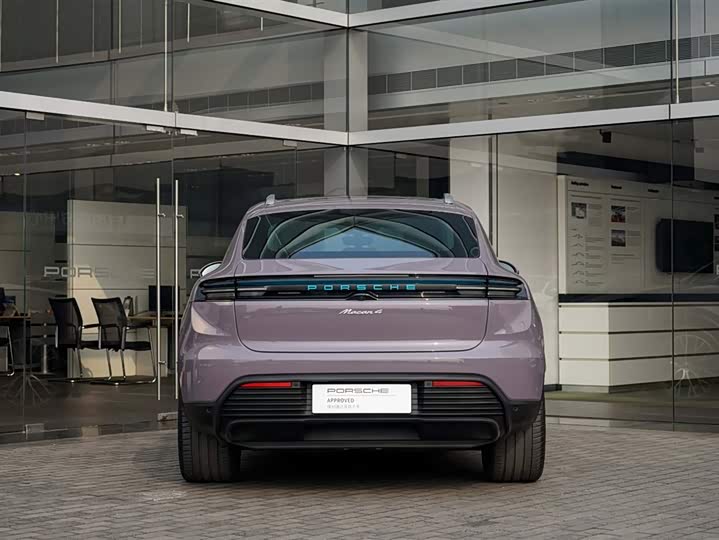 Фото 6 - Porsche Macan EV