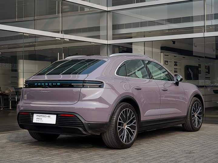 Фото 7 - Porsche Macan EV