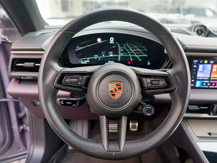 Фото 9 - Porsche Macan EV