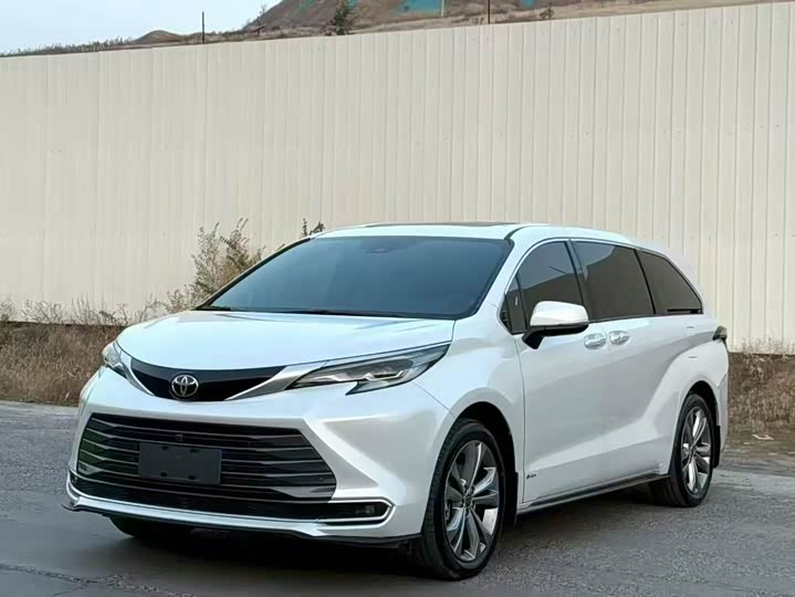 Фото 1 - Toyota Sienna