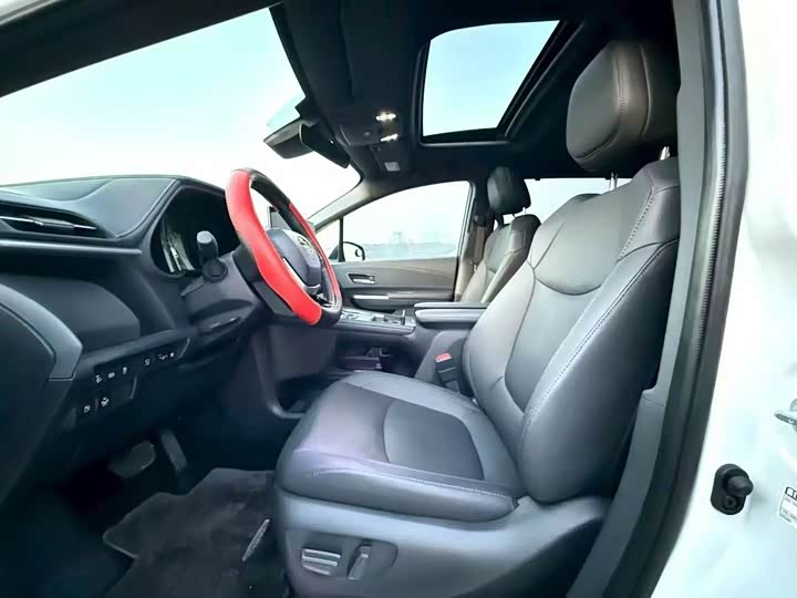 Фото 4 - Toyota Sienna