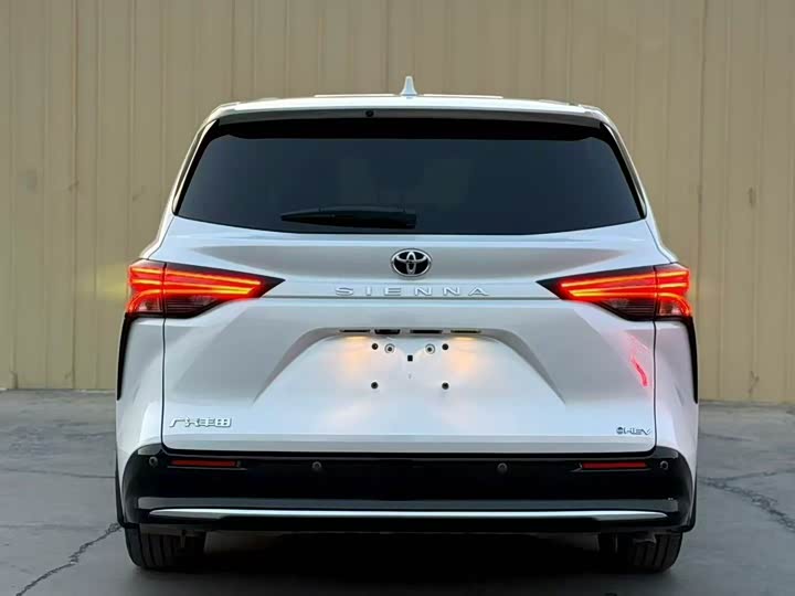 Фото 8 - Toyota Sienna