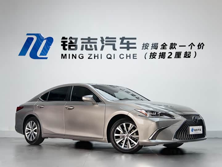 Фото 3 - Lexus ES