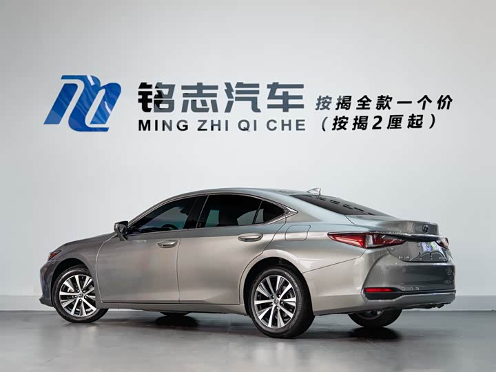 Фото 4 - Lexus ES