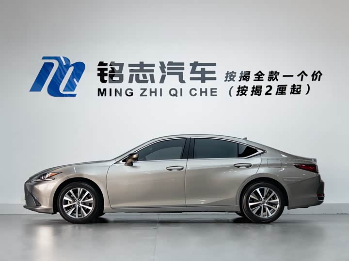 Фото 8 - Lexus ES