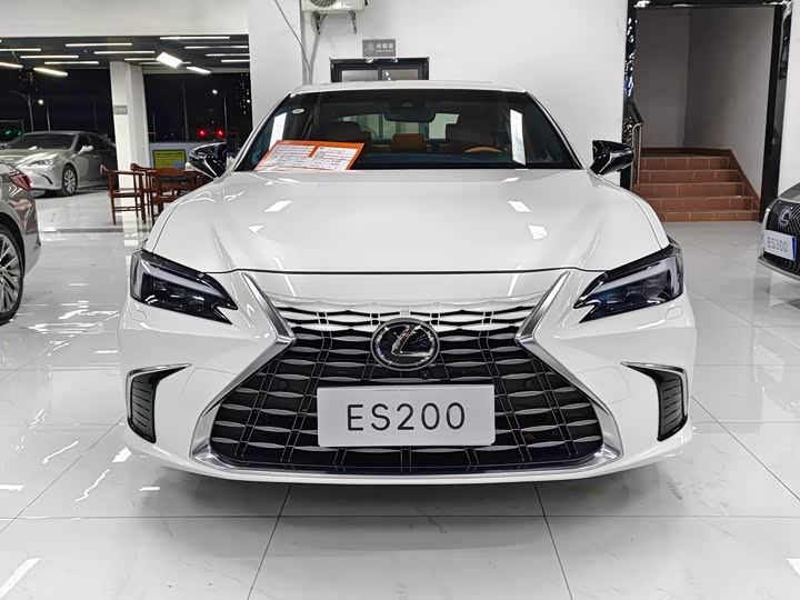 Фото 2 - Lexus ES