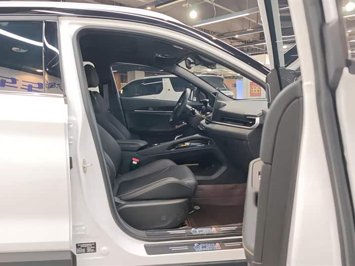 Photo 8 - Geely Coolray