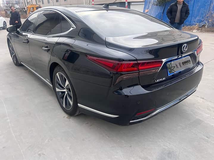 Фото 2 - Lexus LS