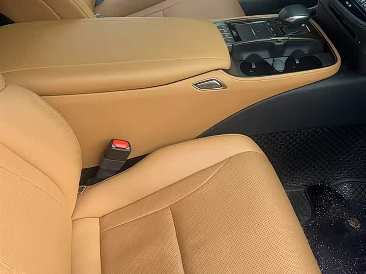 Фото 5 - Lexus LS