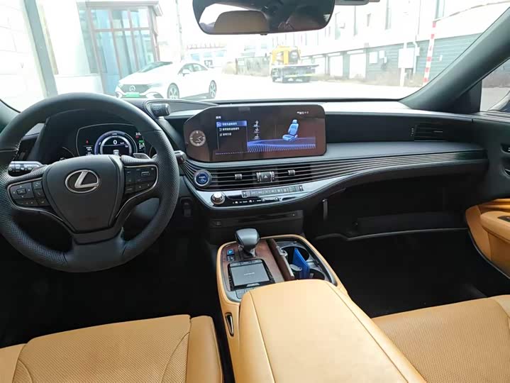 Фото 6 - Lexus LS