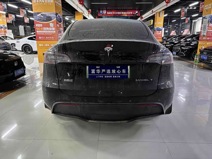 Фото 8 - Tesla Model Y