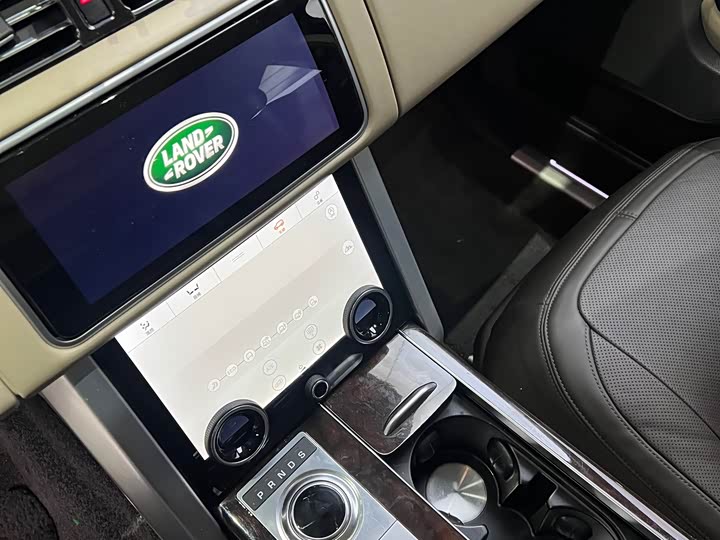 Photo 8 - Land Rover Range Rover