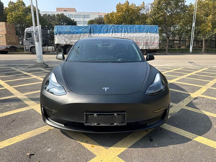 Фото 1 - Tesla Model 3