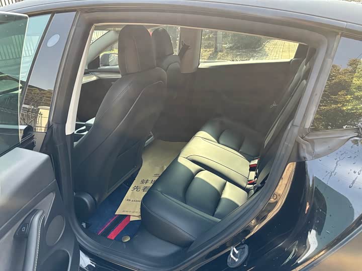 Фото 8 - Tesla Model 3